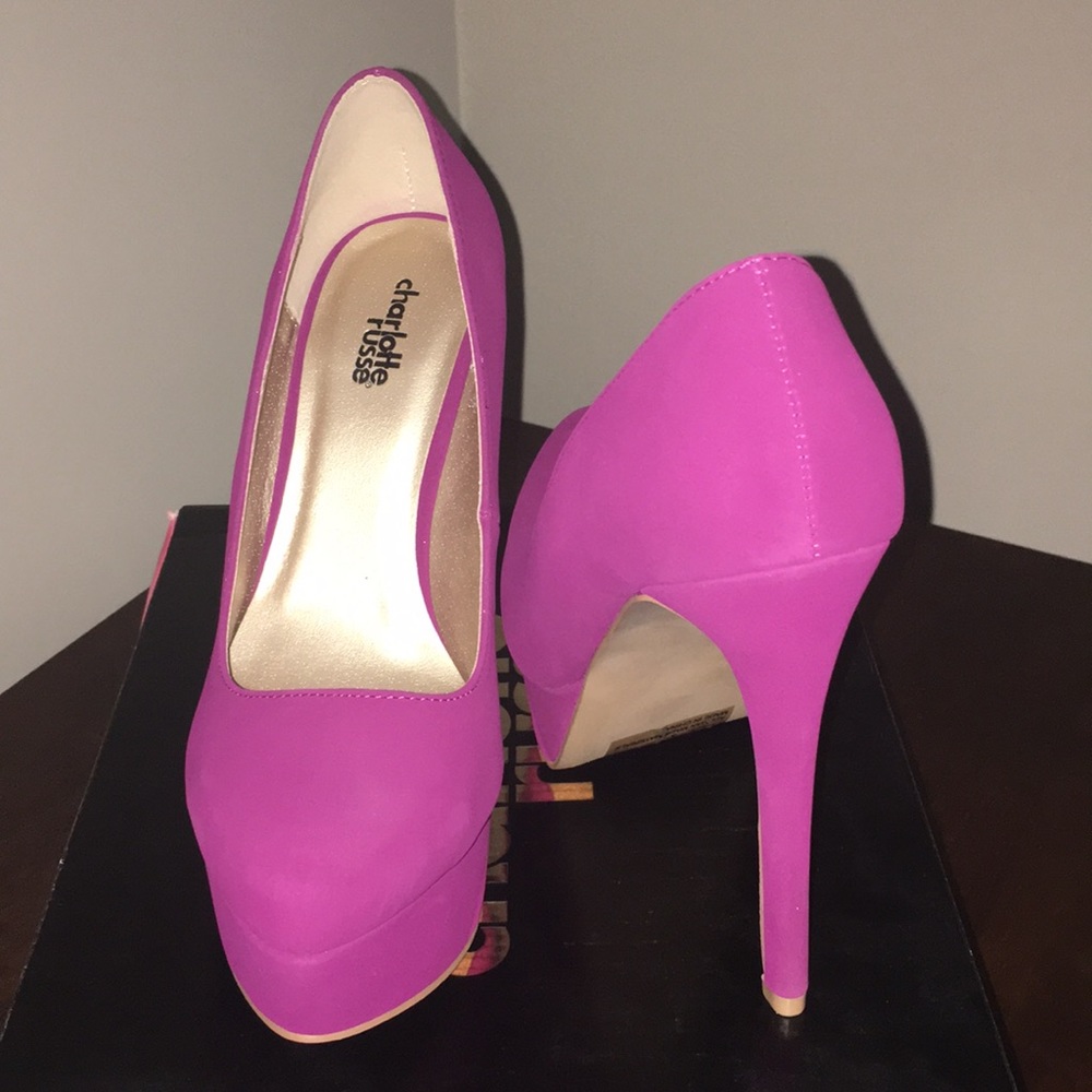Magenta closed toe pump with platform